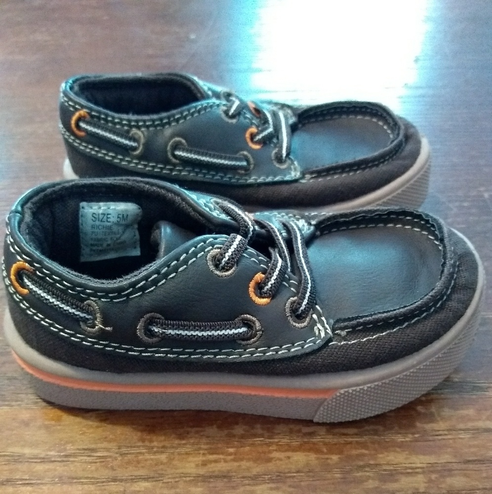 Boys Brown Carter's Size 5 Shoes